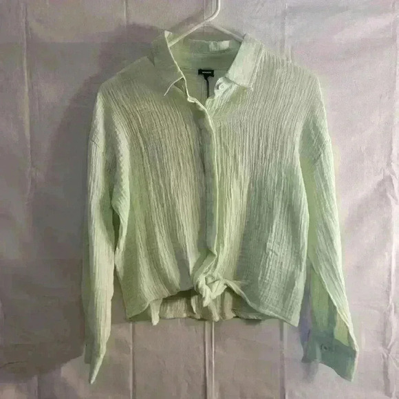 Monrow Top Womens Small Green Twist Front Button Shirt Crinkle Cotton Beach - Picture 9 of 9